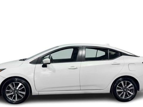 Used 2022 Nissan Versa SV FWD image 1