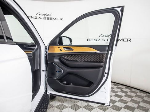 Used 2024 Jeep Grand Cherokee Summit image 31