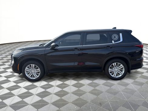 Used 2024 Mitsubishi Outlander ES AWD/4WD image 2