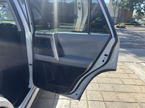 Used 2013 Toyota 4Runner SR5 w/ Convenience Pkg image 31