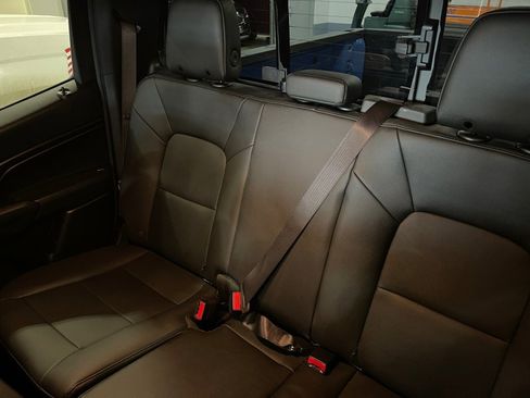 Used 2025 Chevrolet Colorado Trail Boss image 18