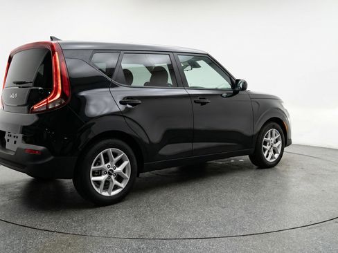 Used 2025 Kia Soul LX w/ LX Technology Package image 9
