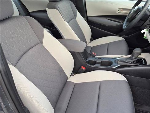 Used 2025 Toyota Corolla LE FWD image 19