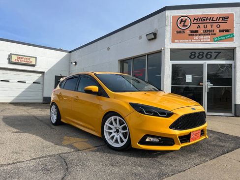 Used 2015 Ford Focus ST w/ Equipment Group 401A image 2