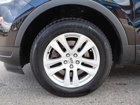 Used 2019 Ford Explorer XLT w/ Equipment Group 202A AWD/4WD image 25