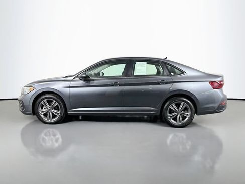 Certified 2024 Volkswagen Jetta SE FWD image 4