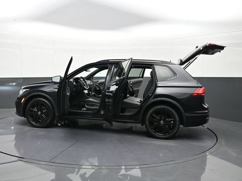 Used 2022 Volkswagen Tiguan SE R-Line FWD image 39