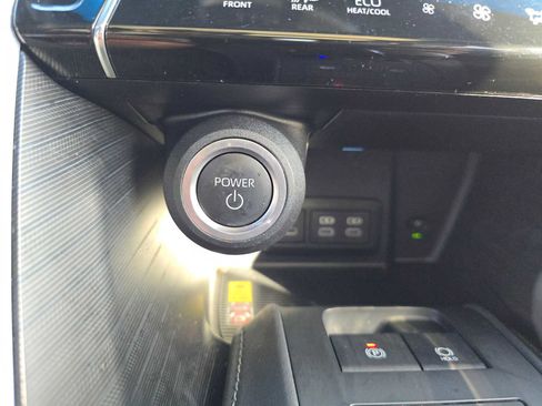 Certified 2023 Toyota Venza Limited image 32