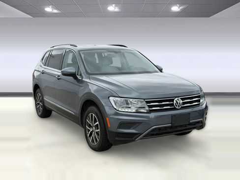 Used 2020 Volkswagen Tiguan SE w/ Panoramic Sunroof Package image 6