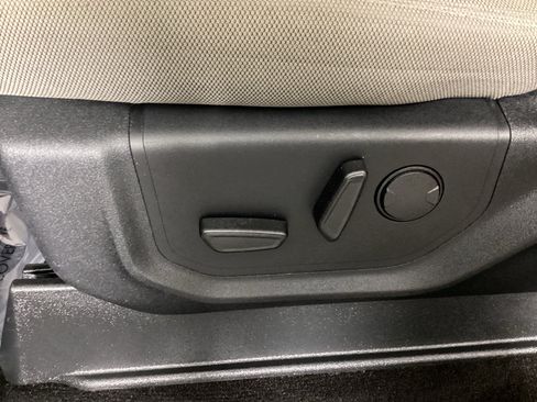 Used 2019 Ford F150 XLT w/ Equipment Group 302A Luxury AWD/4WD image 19