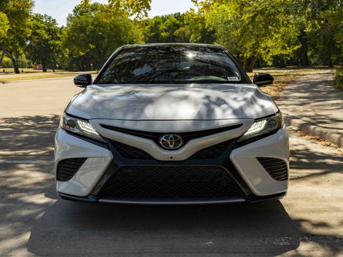 Used 2018 Toyota Camry XSE w/ Driver Assist Package FWD image 3