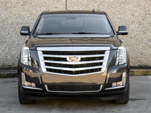 Used 2017 Cadillac Escalade Luxury image 6