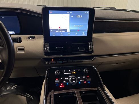 Used 2021 Lincoln Navigator 4WD image 18