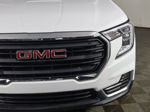 Used 2023 GMC Terrain SLE w/ Driver Convenience Package image 13