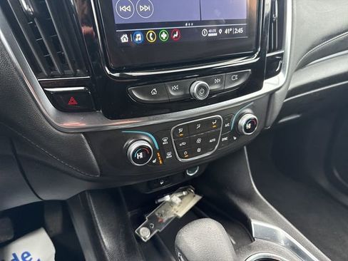 Used 2023 Chevrolet Traverse LT image 16