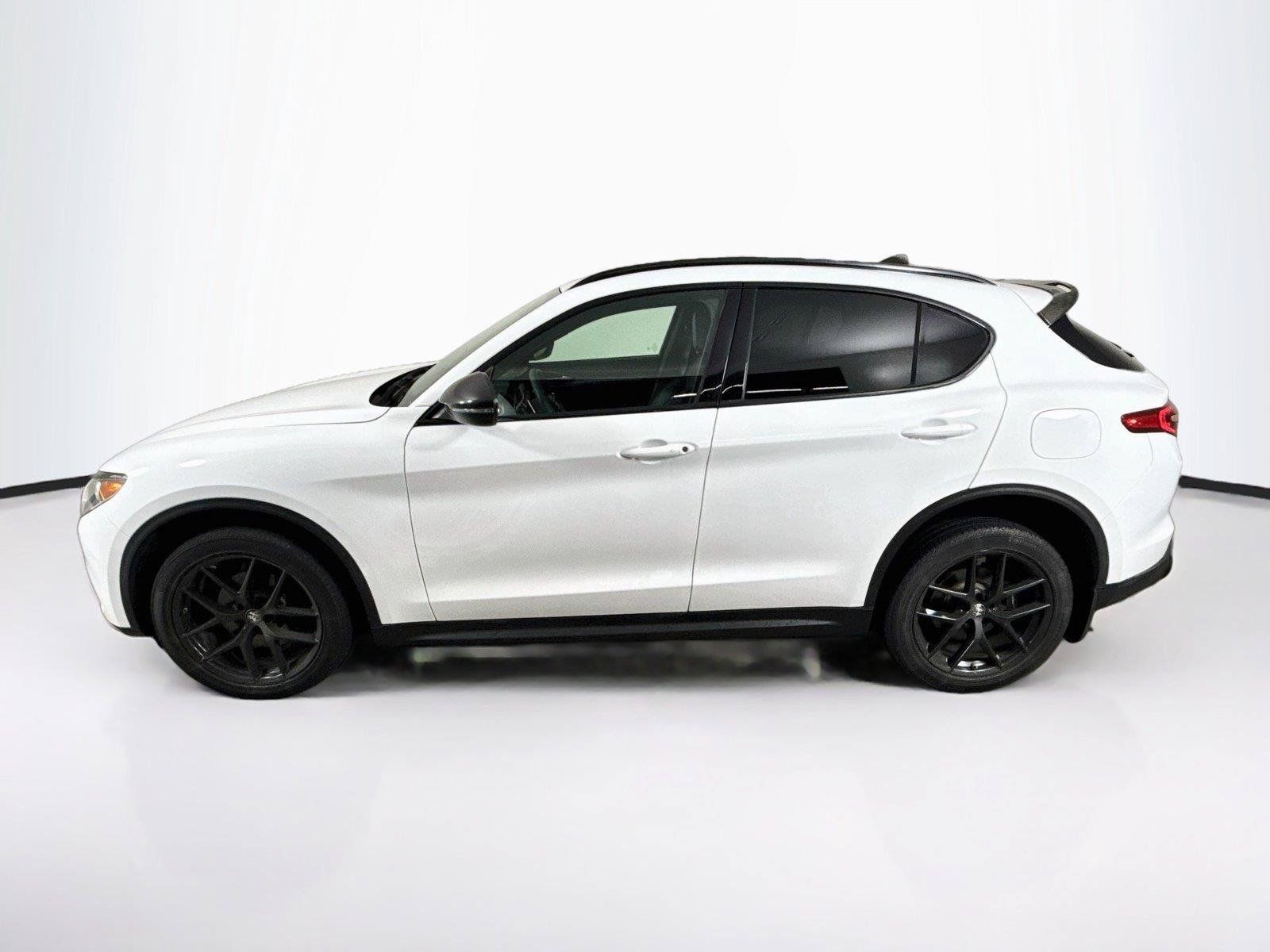 Used 2019 Alfa Romeo Stelvio Ti Sport w/ Quick Order Package 22S Sport AWD/4WD image 2