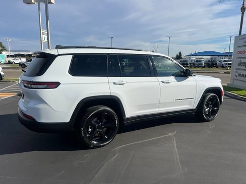 Used 2023 Jeep Grand Cherokee L Laredo AWD/4WD image 16