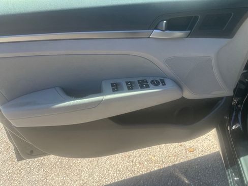 Used 2017 Hyundai Elantra SE FWD image 10