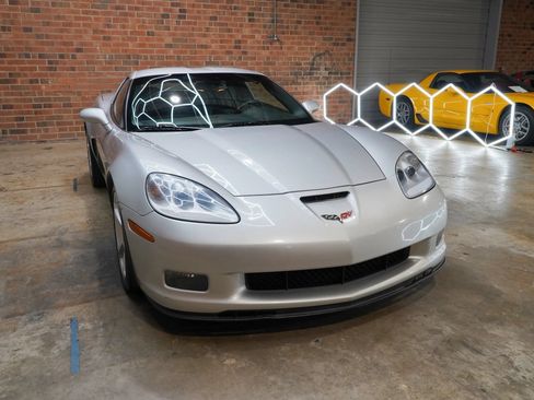 Used 2010 Chevrolet Corvette Grand Sport w/ Preferred Equipment Group RWD image 4