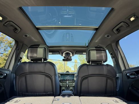 Used 2025 Porsche Macan image 36