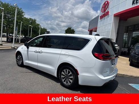 Used 2024 Chrysler Pacifica Limited FWD image 5