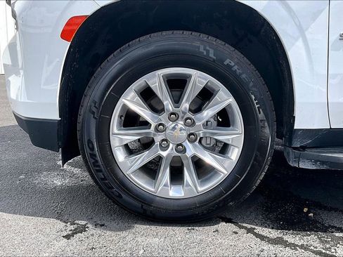 Used 2023 Chevrolet Suburban Premier image 33