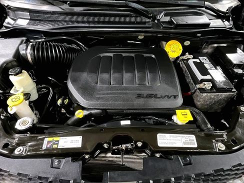 Used 2019 Dodge Grand Caravan SE w/ UConnect Hands-Free Group image 31