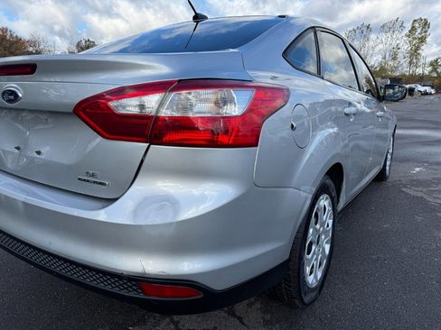 Used 2013 Ford Focus SE w/ SE Winter Pkg image 11