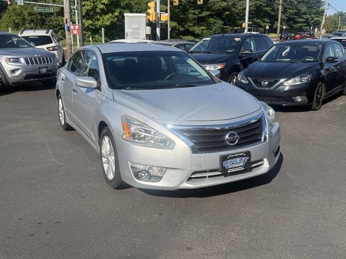Used 2015 Nissan Altima 2.5 SV FWD image 2