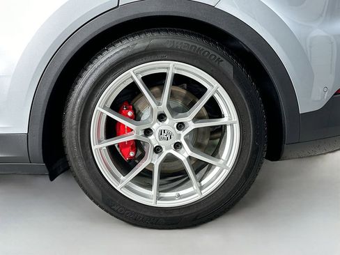 Used 2024 Porsche Cayenne S image 33
