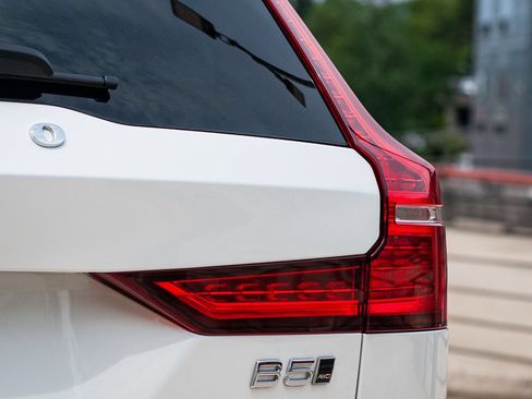 Certified 2026 Volvo V60 B5 Cross Country Ultra w/ Protection Package Premier AWD/4WD image 5