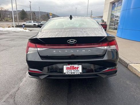 Used 2023 Hyundai Elantra SEL w/ Convenience Package image 5