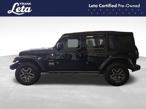 Used 2024 Jeep Wrangler Unlimited Sahara w/ Technology Group AWD/4WD image 3