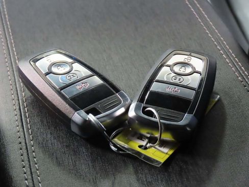 Used 2025 Ford Bronco Outer Banks image 18