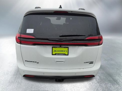 New 2026 Chrysler Pacifica Limited w/ S Appearance Package AWD/4WD image 5