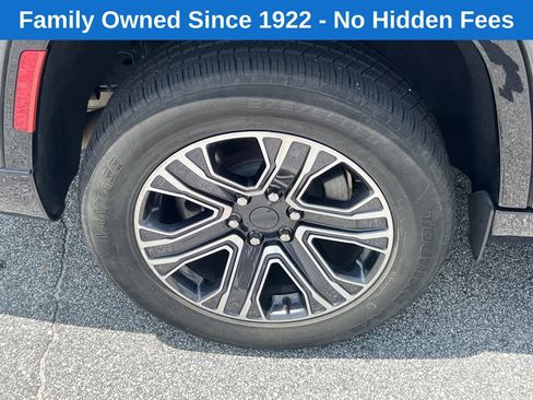 Certified 2024 Jeep Wagoneer L Series II w/ Flexible Seating Group AWD/4WD image 19