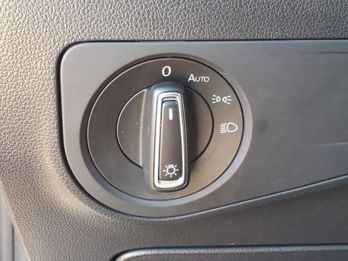 Used 2023 Volkswagen Tiguan SE R-Line image 16