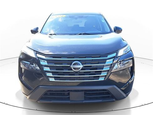 Used 2024 Nissan Rogue SV image 2