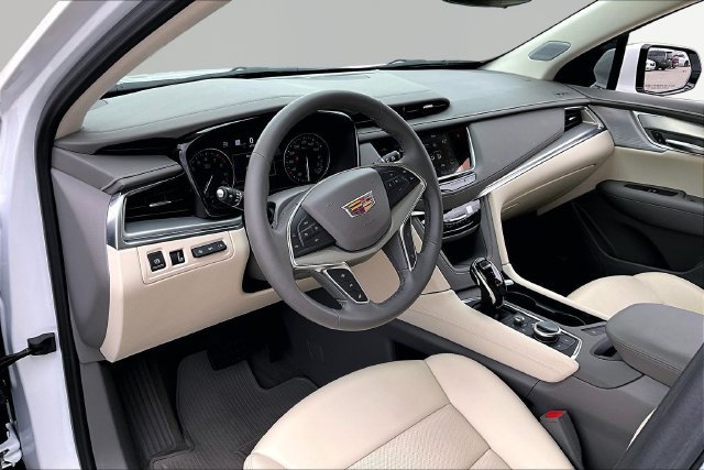 Used 2025 Cadillac XT5 Premium Luxury w/ Technology Package AWD/4WD image 13