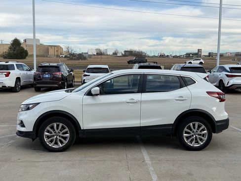 Used 2021 Nissan Rogue Sport S image 2