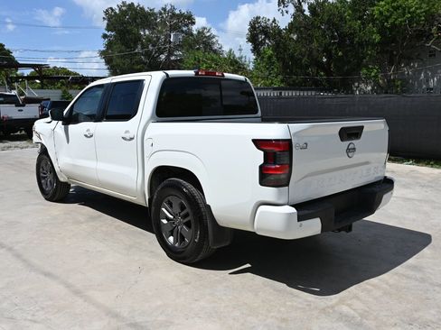 Used 2025 Nissan Frontier SV w/ SV Convenience Package RWD image 3