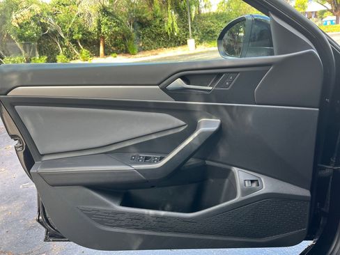 Used 2025 Volkswagen Jetta SE image 20