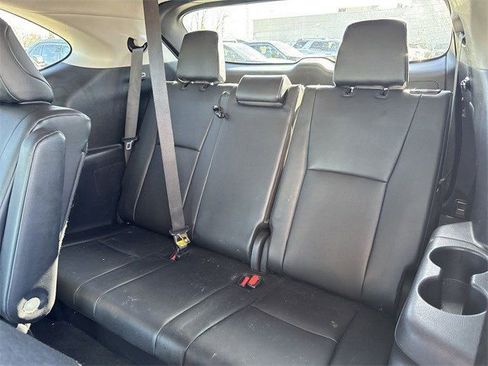 Certified 2024 Toyota Highlander XLE image 10