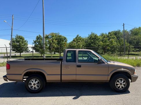 Used 2003 GMC Sonoma SLS AWD/4WD image 2