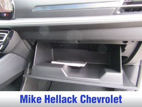 Used 2025 Chevrolet Traverse LT image 17