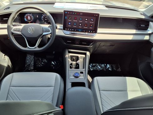 New 2026 Volkswagen Tiguan SE FWD image 14