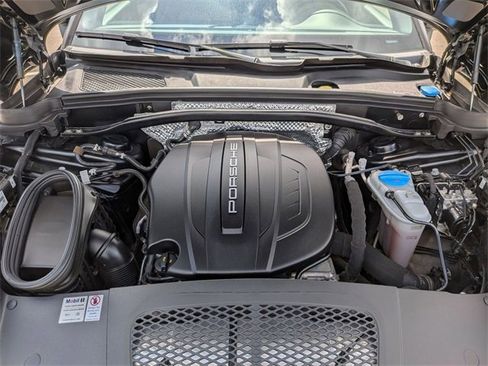 Used 2018 Porsche Macan Sport Edition image 65
