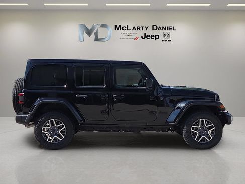 Used 2025 Jeep Wrangler Unlimited Sahara AWD/4WD image 6