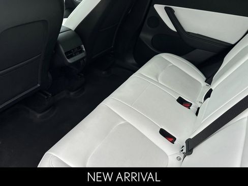 Used 2021 Tesla Model Y Long Range image 13