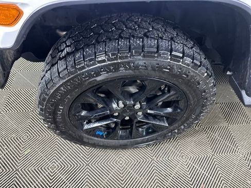 Used 2023 Jeep Wrangler Unlimited Sahara AWD/4WD image 9